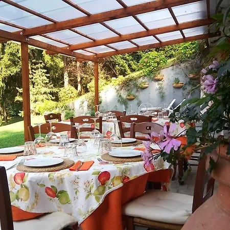 Δωμάτια σε οικογενειακή κατοικία Il Noce Homestay Sovere